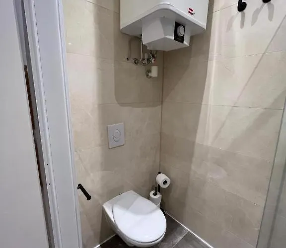Near Metro & Netflix - Kingsize Bed