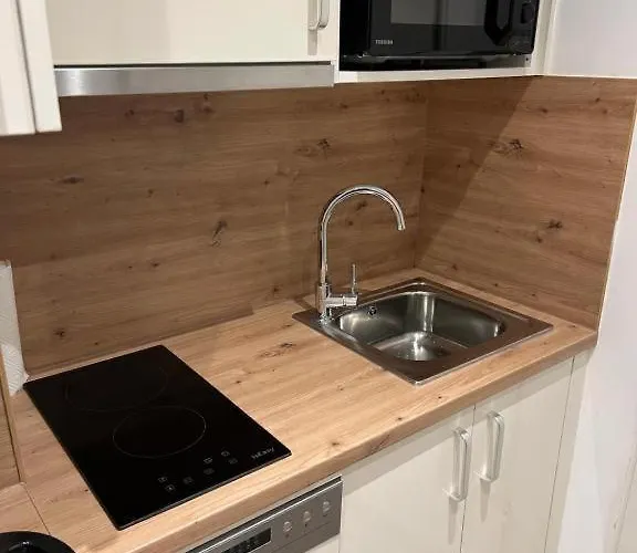 Near Metro & Netflix - Kingsize Bed Daire Viyana