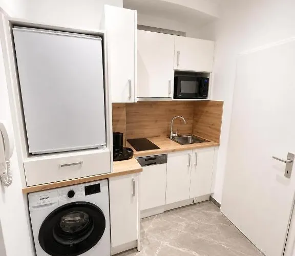 Near Metro & Netflix - Kingsize Bed Viyana